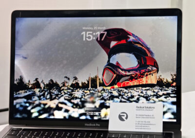 A2338 contact lichid, display afectat