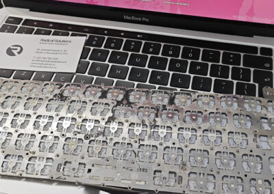 A2338 contact lichid, inlocuire tastatura_macbook