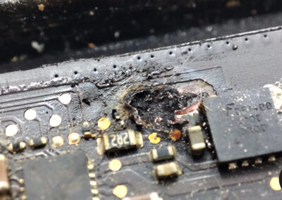 reparatie placa macbook explodata